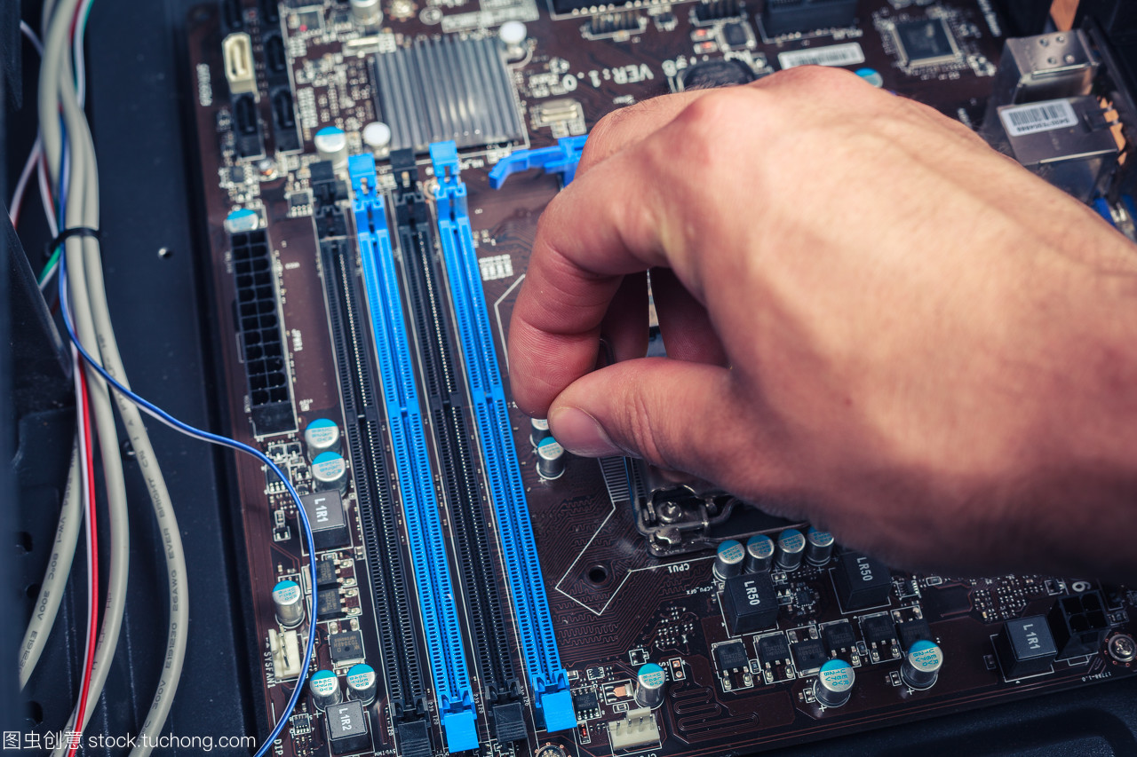 电子工程师的坚守 从芯片到系统的维修与服务